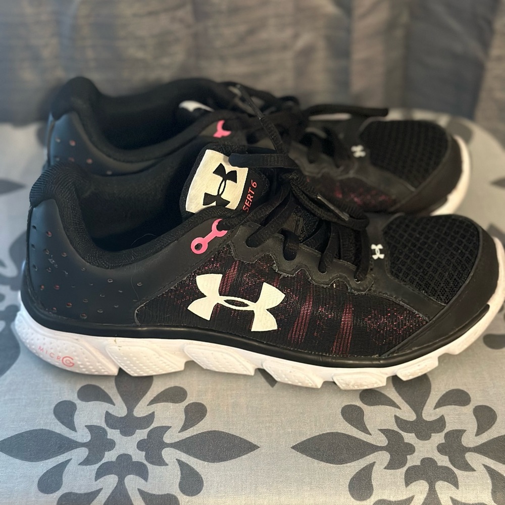 Under Armour Womens Assert 6 Running Shoes Black Pink